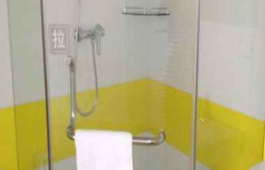 In-room Bathroom 2 7 DAYS INN JINGDEZHEN RAIWAY STATION REMMIN PLAZA 