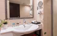 In-room Bathroom 7 Country Garden Europe City Phoenix Hotel