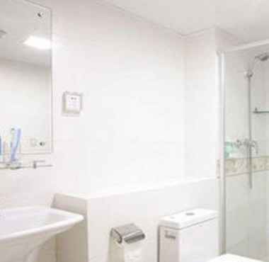 In-room Bathroom 2 7 Days Inn Xinyang Government Road Branch