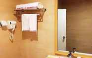In-room Bathroom 4 Greentree Inn Rizhao Donggang Area Haina Shopping