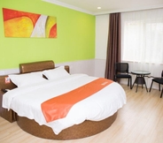 Bedroom 6 Shell Hotel Shanghai Hongqiao Airport National Exh