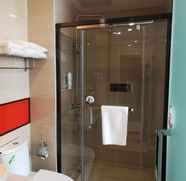 In-room Bathroom 2 7 DAYS PREMIUMA SANHE YANJIAO RAILWAY STATION 102 
