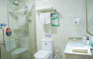 In-room Bathroom 7 GreenTree Inn Shenzhen Kengzi Town Express Hotel