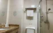 In-room Bathroom 2 Greentree Alliance Jiangsu Wuxi Yixing Jinsanjiao