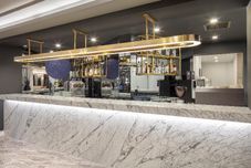 バー、カフェ、およびラウンジ Blue Marlin Deluxe Spa Resort