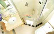 In-room Bathroom 6 Greentree Inn Langfang Yanjiao Tianyang Plaza Expr