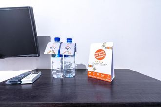 기타 4 1421 Kasmaran Guest House