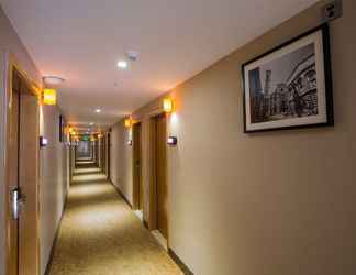 อื่นๆ 2 7 Days Inn Chongqing Kaixian Kaizhou Avenue Center