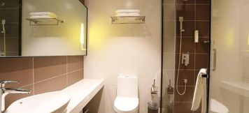 In-room Bathroom 2 Iu Hotelsa Dunhuang Municipal Square
