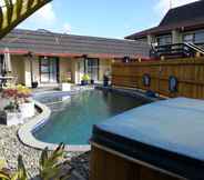 Swimming Pool 5 Orana Motor Inn