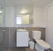 Toilet Kamar 4 Story Apartments