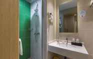 In-room Bathroom 4 Greentree Inn High speed railway station west exit