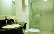 In-room Bathroom 4 Greentree Inn Shandong Weihai Rushan Century Avenu