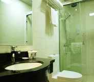 In-room Bathroom 4 Greentree Inn Shandong Weihai Rushan Century Avenu