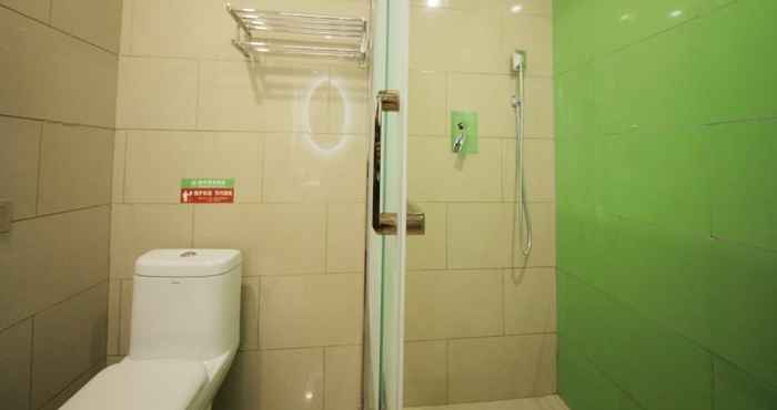 Toilet Kamar Greentree INN Shangri LA City BUS Station