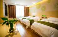 Kamar Tidur 5 Greentree INN Shangri LA City BUS Station