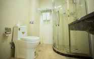 Toilet Kamar 5 Greentree Inn Baiquan Binfen Plaza