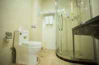 Toilet Kamar Greentree Inn Baiquan Binfen Plaza