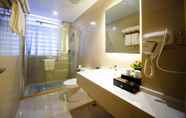 In-room Bathroom 3 Greentree Inn Huanggang City Wuxue City Kanjiang A