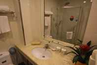 In-room Bathroom GreenTree Inn ZhangJiaKou North Zuanshi Road Yanch