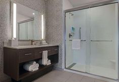 In-room Bathroom 4 Home2 Suites by Hilton Tracy, CA
