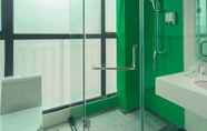 In-room Bathroom 2 GreenTree Inn Guangxi Zhuang Autonomous Guilin