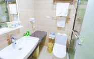 In-room Bathroom 7 Greentree Inn Shanghai Guangxin Road Tongji Hospit