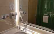 In-room Bathroom 2 GreenTree Heze Changcheng Road Tianhua E-commerce