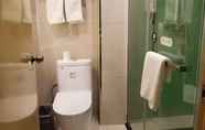 In-room Bathroom 4 GreenTree Heze Changcheng Road Tianhua E-commerce