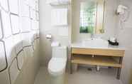 In-room Bathroom 4 Greentree Inn Tangshan Lubei District Yuhuadao Hot