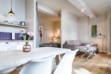 Khác Schoenhouse Studios