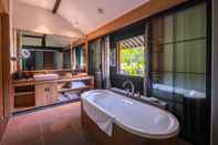 In-room Bathroom Jiujian Villa