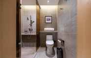 In-room Bathroom 3 Atour Hotel (Sichuan Chunxi Rd, Tianfu Square Metr