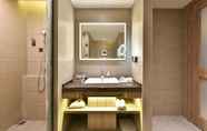 In-room Bathroom 5 Atour Hotel Tianjin Binhai International Airport