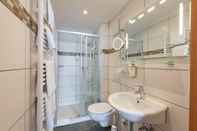 Toilet Kamar VinoThek Hotel - BoardingHouse