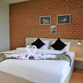 Charin Village 1, Hotel Bucha Gallery and Restaurant