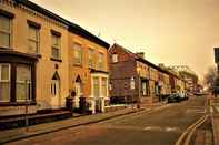 Exterior Cambrington Hostel