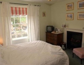 Bedroom 2 Hillside House - Guest House