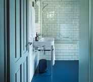 In-room Bathroom 6 Maison Bergdorf
