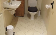 Toilet Kamar 4 The Guiting Guest House