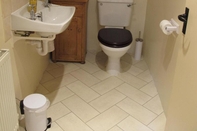 Toilet Kamar The Guiting Guest House