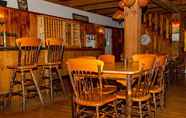 Restoran 6 Black Mountain Lodge by Magnuson Worldwide