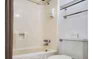 In-room Bathroom 5 Hotel Sweetwater TN West