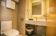 In-room Bathroom 3 Greentree Inn Handan Wei County Xianbiao