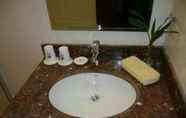 In-room Bathroom 7 Greentree Inn Zhumadian Yicheng District Weisi Roa