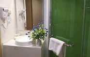 In-room Bathroom 2 Greentree Inn Hainan Tibetan Autonomous Prefecture