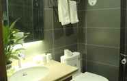 In-room Bathroom 4 Greentree Inn Lvliang Xiaoyi City Fuqian Street Ho
