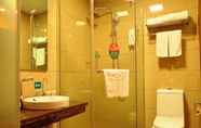 In-room Bathroom 4 Greentree Inn Jincheng Jianshe Road Express Hotel