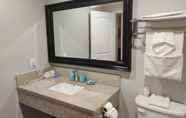 In-room Bathroom 4 Tivoli Hotel