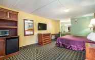 Bedroom 5 Rodeway Inn Greenwood